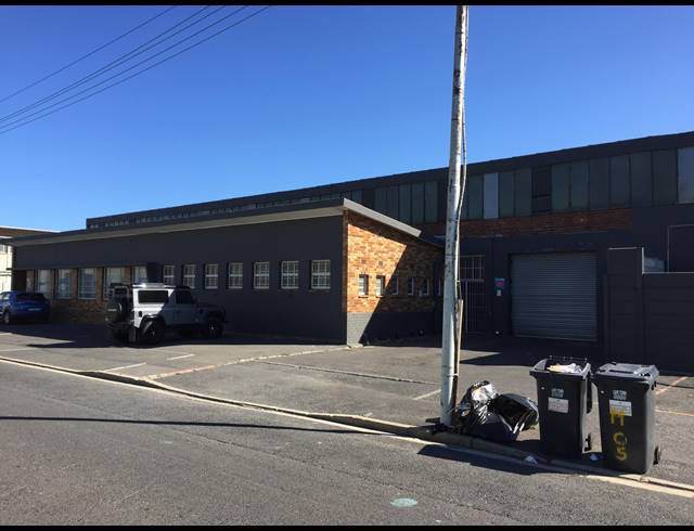 1,152M² FACTORY TO LET IN PAARDEN EILAND